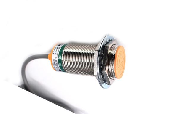 Cylinder Industrial Proximity Switch , Inductive Type Proximity Sensor