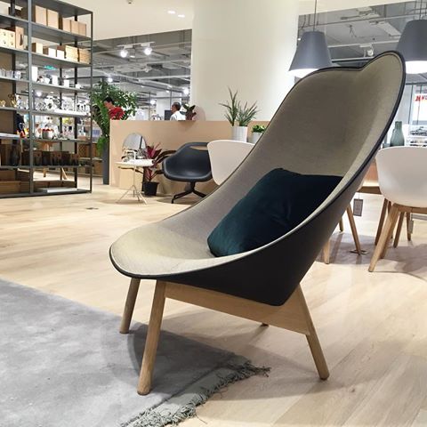 Leisure Style Uchiwa Fiberglass Lounge Chair For Living Room With Wooden Base