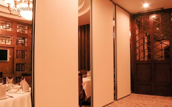 Divisor de sala de dobramento de madeira acústico da tela para o restaurante decorativo