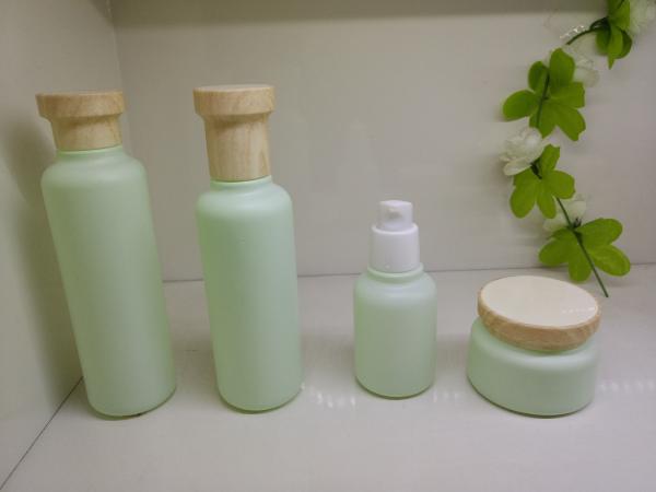Professional Glass Cosmetic Packaging Cream Bottles Wooden Look Plastic Cap Pump Bottles