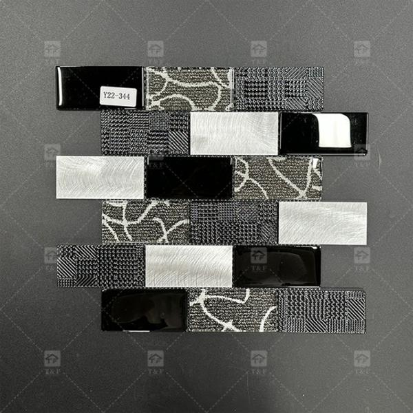 Длинная полоса форма черное стекло мозаика плитка с металлической границы ванной стены узора декора