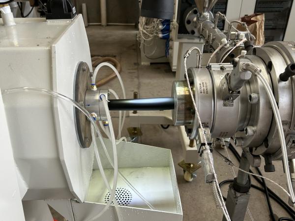 Ligne d'équipement d'extrudeuse à vis unique pour tuyaux en plastique en PE à trois couches de 32 mm, 40 mm et 63 mm