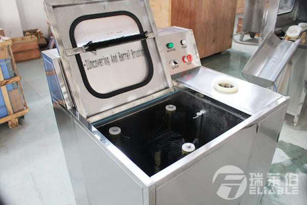 Auto máquina tampando de enchimento plástica 100 BPH da água de garrafa uma garantia do ano