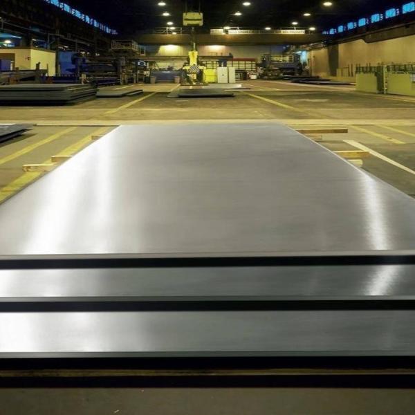 Plaques d'acier inoxydable 304 conservateur transformées pour fabriquer des pièces automobiles telles que des essuie-glaces et des produits moulés