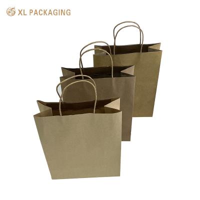 Logo personnalisé Sacs de magasinage Kraft recyclés Style boutique Design facile à transporter Matériau durable Parfait pour les achats quotidiens Emballage cadeau Marques éco-conscientes