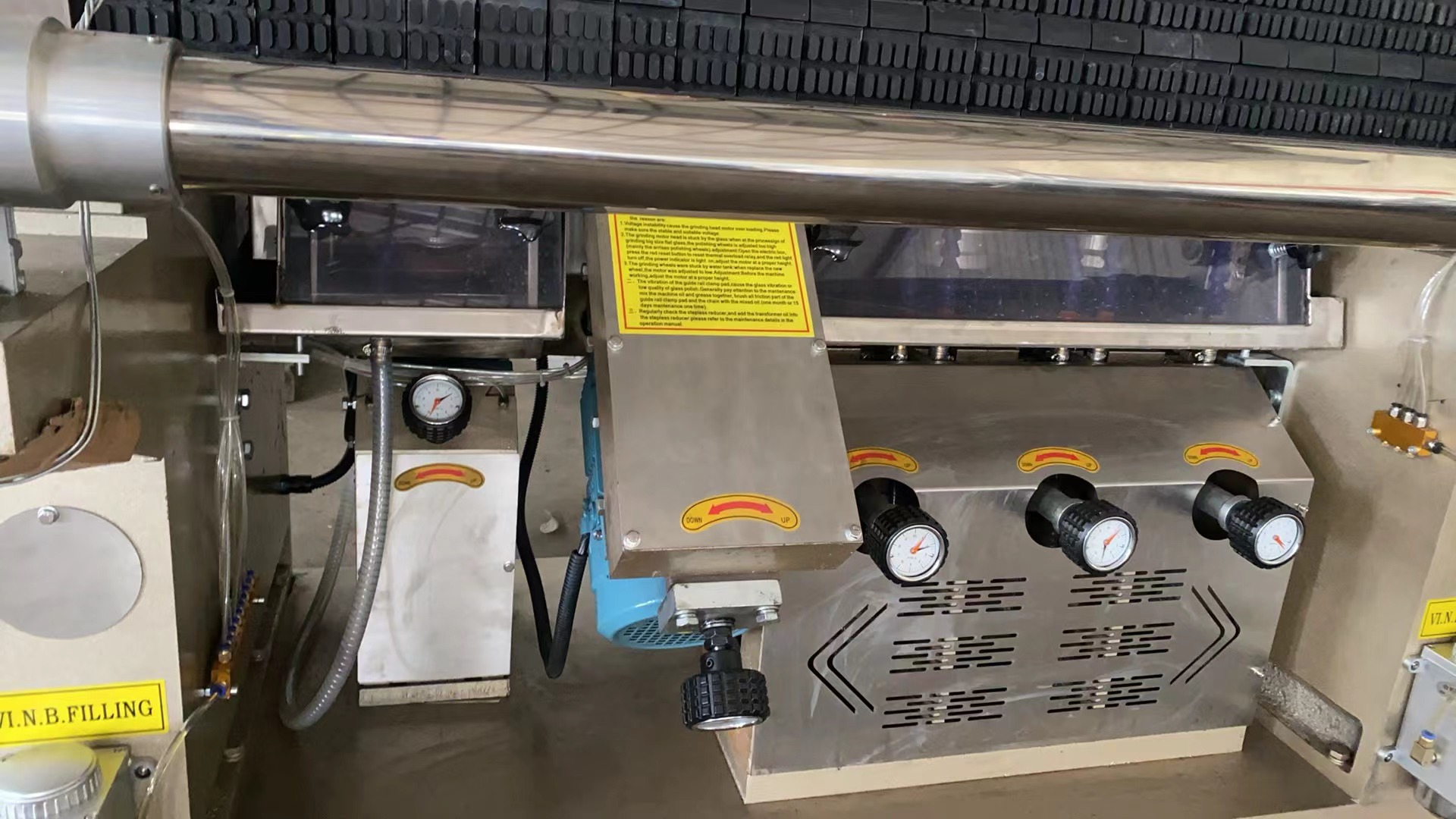 Nine Motor Glass Edging Machine 0-15m/Min For Polishing Glass Edge