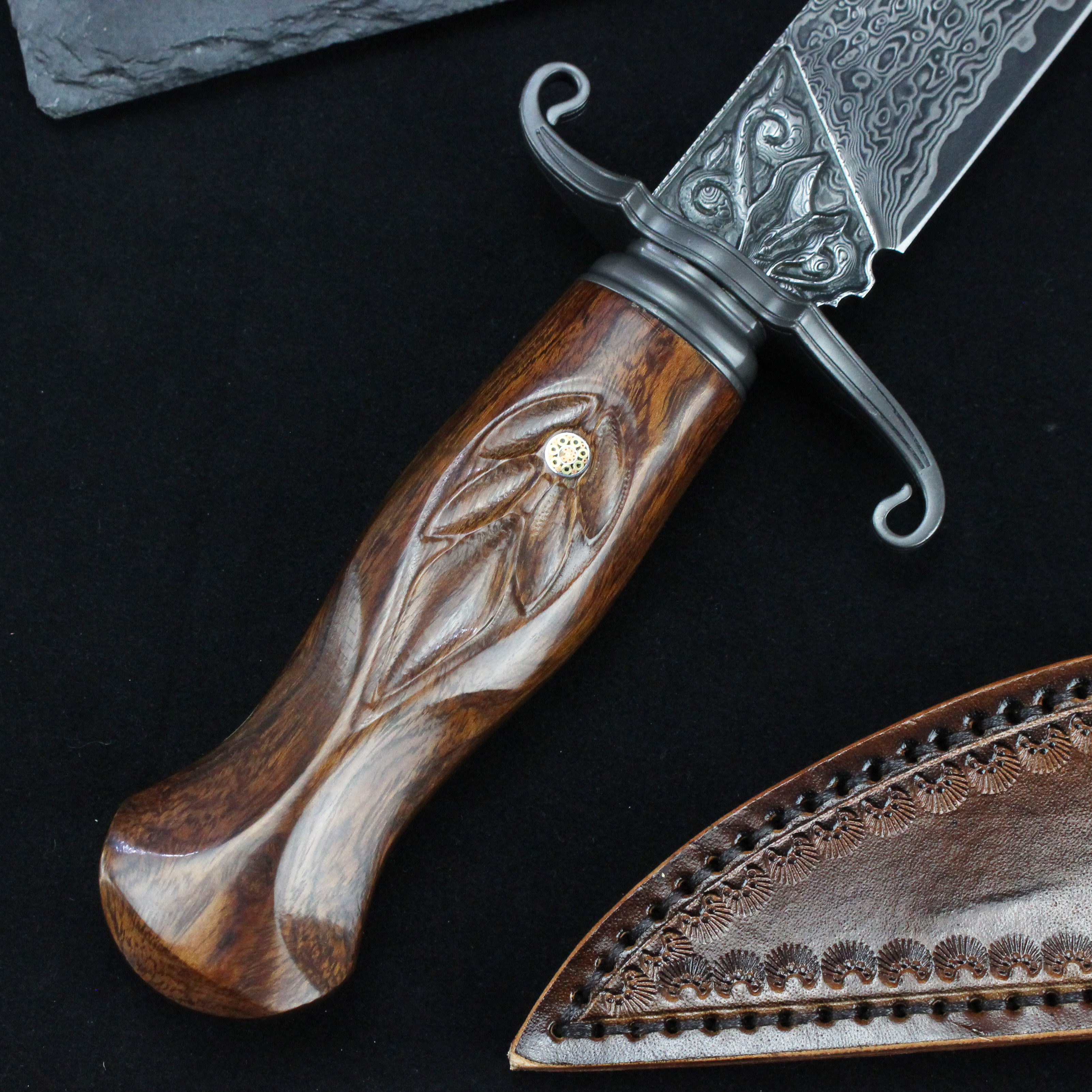 High Quality Damascus Fixed Blade Knife Sand Iron Wood Handle Hunting Survival Knife Camping