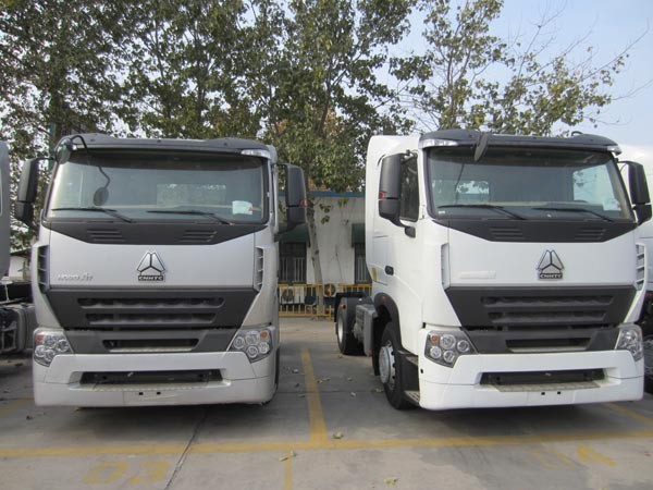 420 hp howo 6x4 Euro 3 tractor trailer truck / prime mover and trailer for towing goods on Port