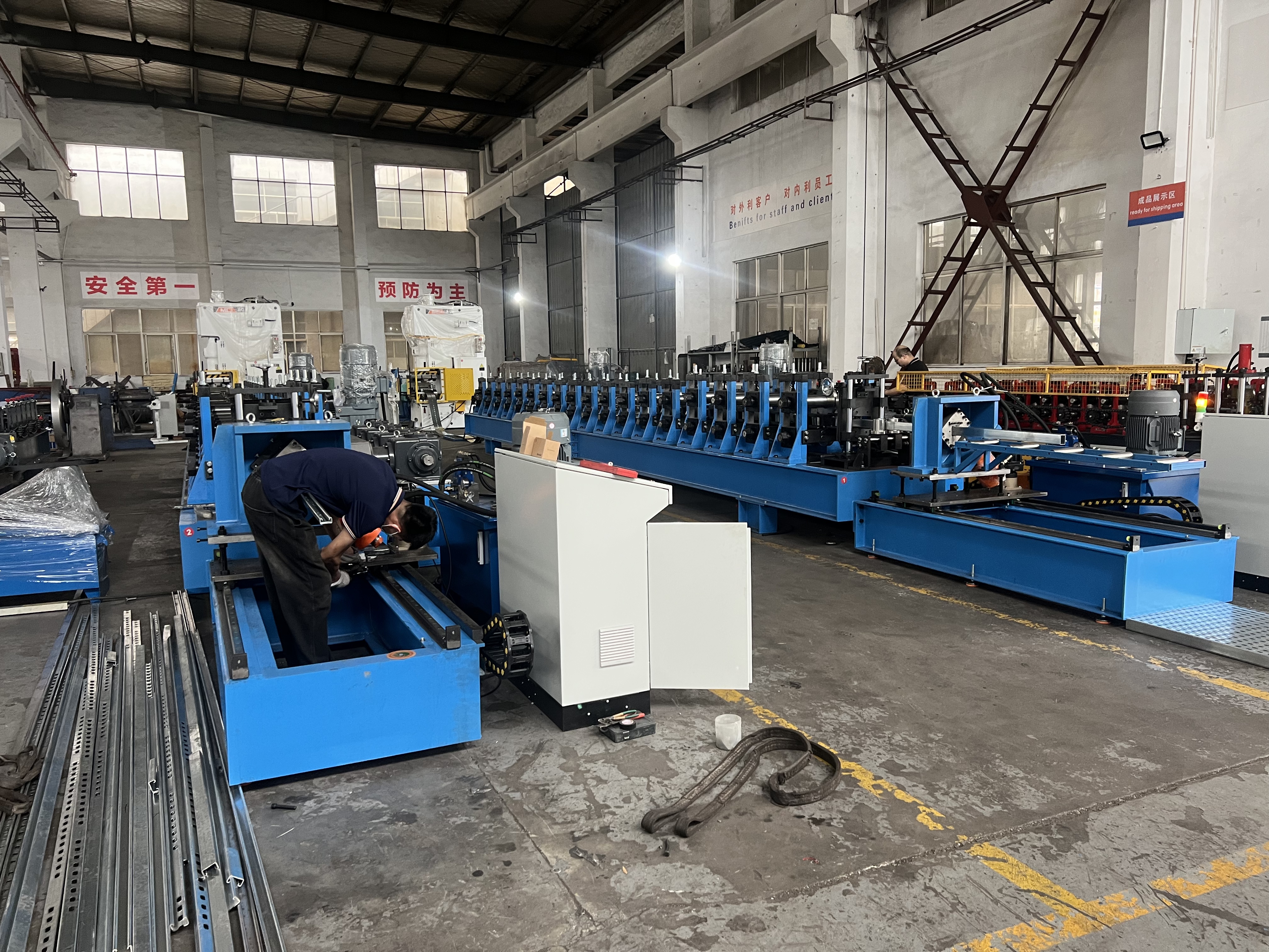 41*41mm 41*21mm 2.5mm Galvanized Steel Pv Solar Strut Channel Roll Forming Machine