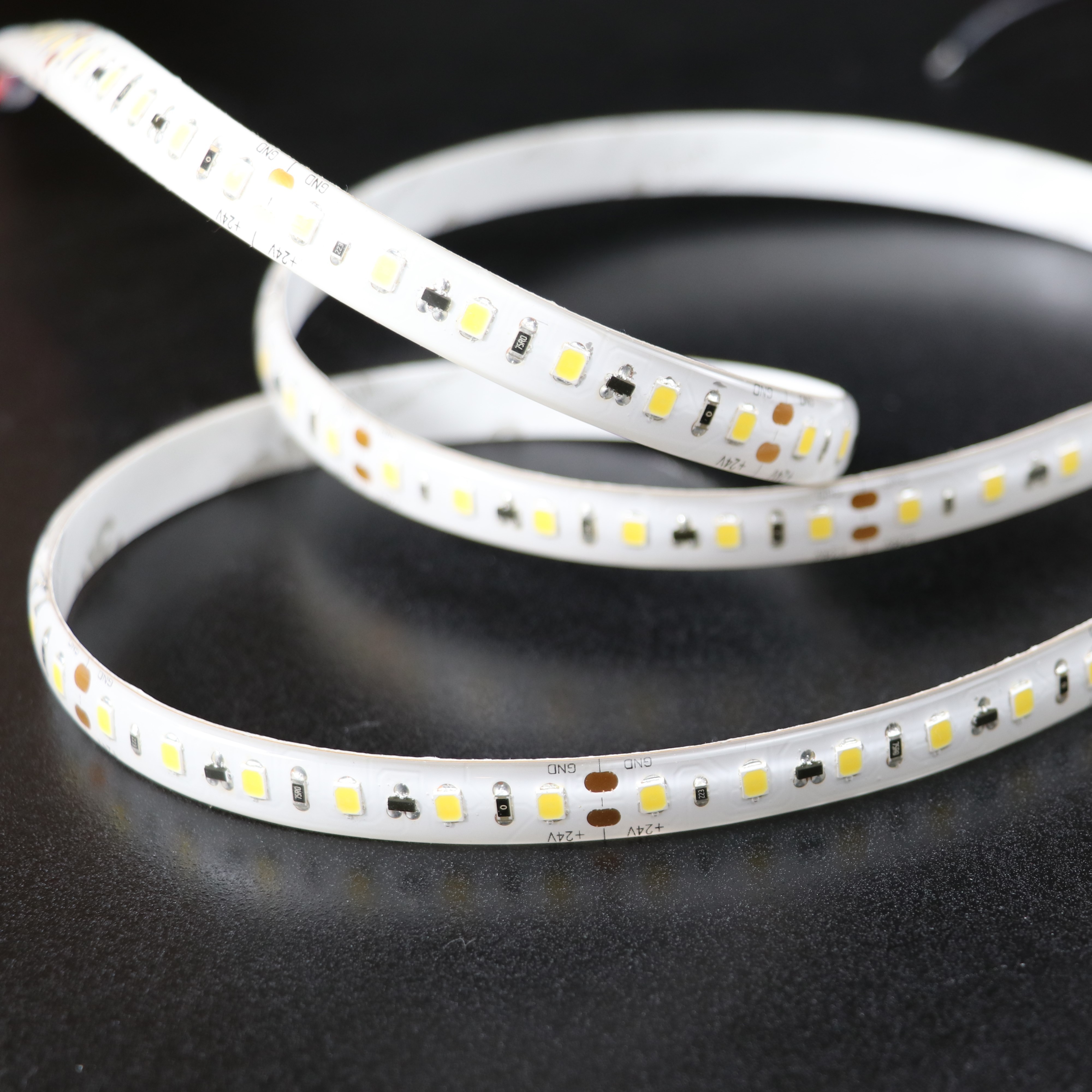 ERP COVEFLEX 2835 90LM/W 210LEDs на метр БЕЛОЕ 2700K Ra>90 DC24V