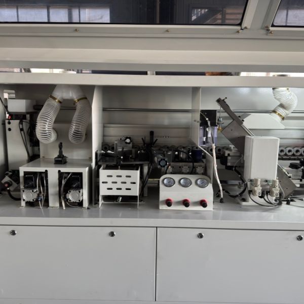 BHM367Y Automatic Edge Banding Machine with 9KW Power 18~24m/min Speed and 0.3~3mm Edge Banding Thickness for Professional Woodworking