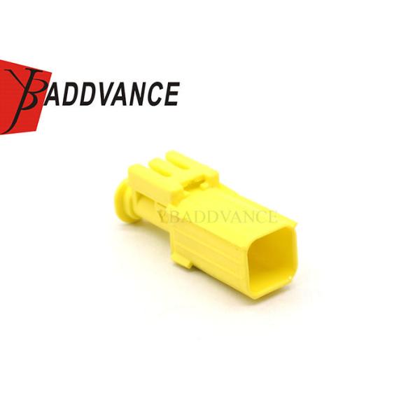 el varón automotriz 7C82-0651-70 selló los terminales amarillos de Pin Connector Housing For Male del Alambre-a-alambre 2