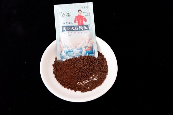 Les toxines éliminées nourrissent les grains d'herbes chinoises les bains de pieds les trempettes et le nettoyage des cheveux