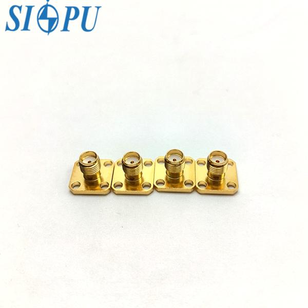 堅牢な真鍮製SMA 4穴フランジマウントレセプタクル 金メッキRF同軸コネクタ 安定した周波数伝送用