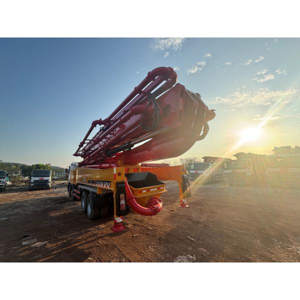 Реконструированный 52-метровый бетонный насос с шасси Mercedes-Benz работает хорошо