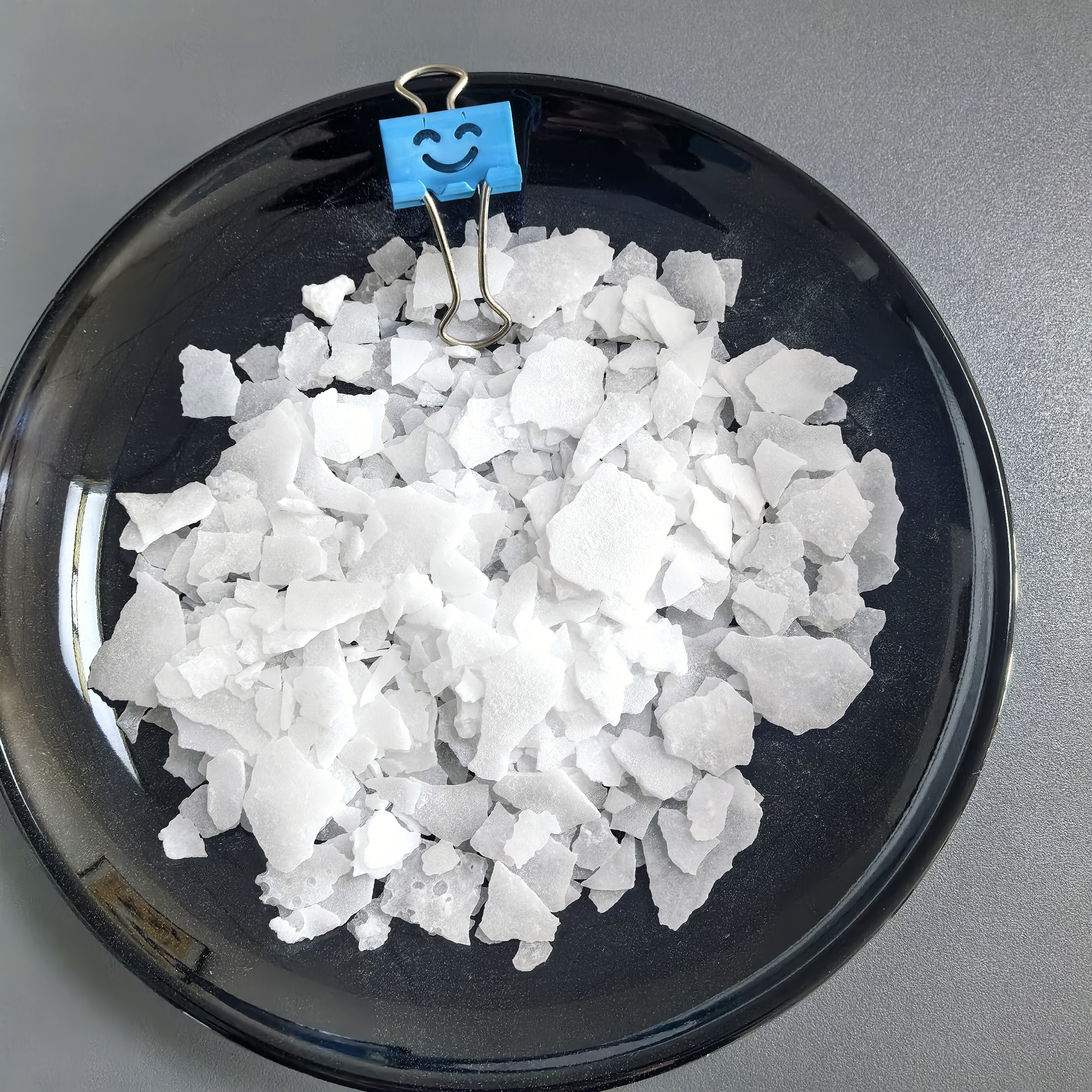 White 46% Magnesium Chloride Hexahydrate De Icing Dust Control And Industrial Use