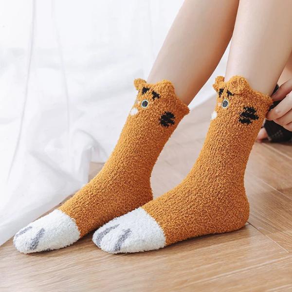 Des chaussettes chaudes d'hiver, des chaussettes en peluche.