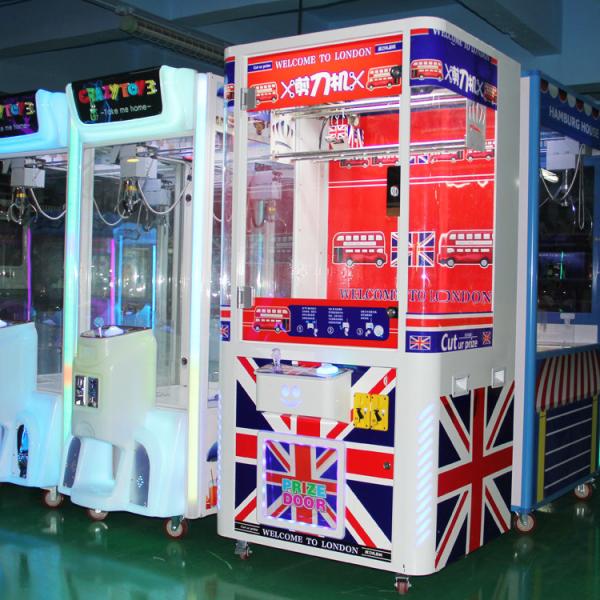 A máquina de jogo da redenção do guindaste do brinquedo das crianças/prêmio internos do corte Scissor a máquina de jogo