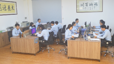 16 головные бутылки для ухода за кожей Перистальтический насос Заполнительная машина Производственная линия для выпуска