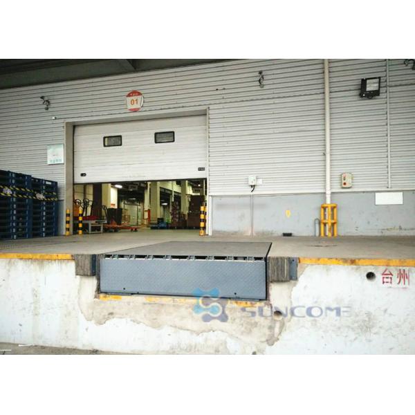 Grey Green Hydraulic Mechanical Loading Dock Ramps / Leveler CE ISO9001