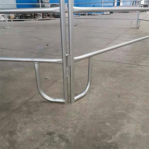 Galvanized Steel Horse Fence For Livestock Round Tube Metal Corral Fencing