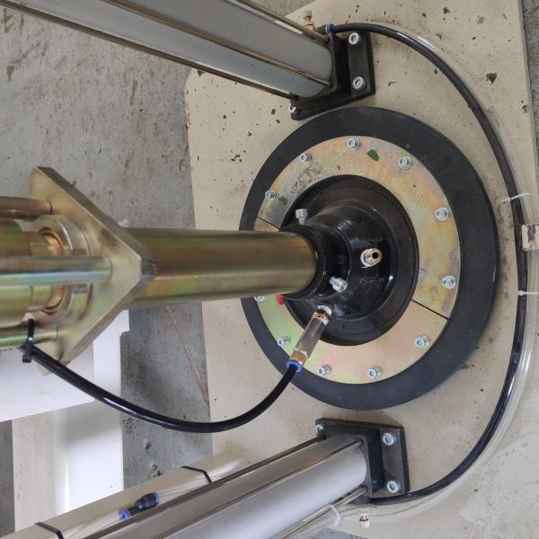 CNC изолировал стеклянную неубедительную стеклянную лакировочную машину робота запечатывания с экраном касания Высоко-определения