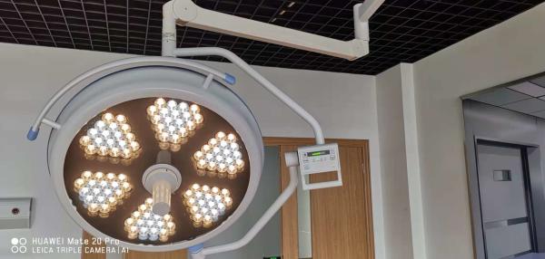 la salle d'opération de 160-280mm LED allume l'illumination Endo de 3000 lux 2 ans de garantie