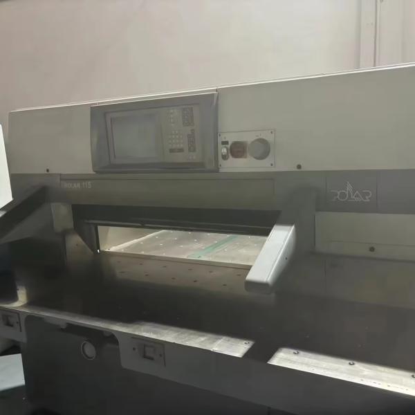 Использованная 115 XC гильотиновая машина для резки бумаги для полярных бумажных резчиков в хорошем состоянии