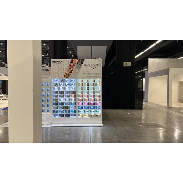 Самообслуживание Продажная шкатулка дисплейный шкаф полностью автоматизированный 18,5 