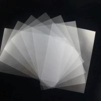 0.05-0.2mm Film de revêtement en PVC épais avec colle pour la stratification de cartes en plastique