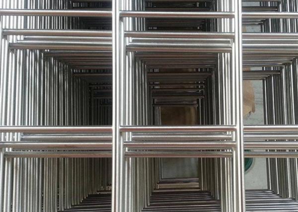 Panneaux de clôture soudés sur mesure en acier galvanisé trempé à chaud 8ft x 4ft pour la construction