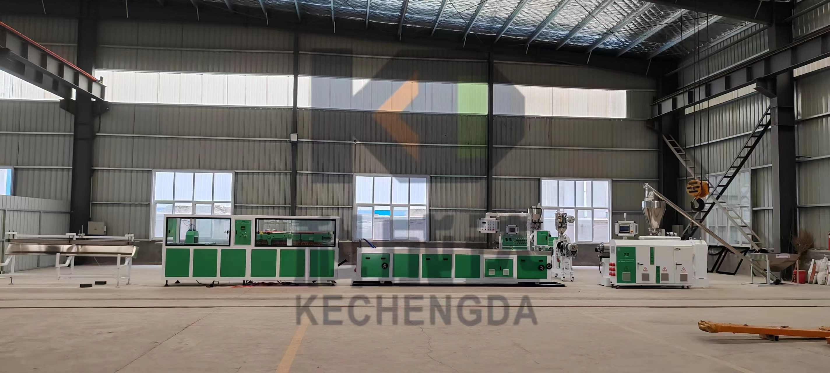 150кг/ч WPC PP Pvc потолочный пластиковый экструдер PE Линия экструзирования деревянных пластиковых профилей