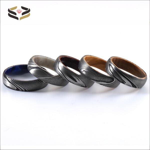 Anneaux de mariage de Damas gravés 6 mm 8 mm avec incrustation de manche en bois bleu violet