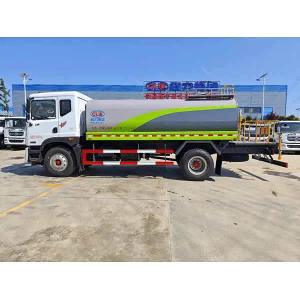 Cost-Effictive Dong Feng 4X2 Sprinkler Truck for Export
