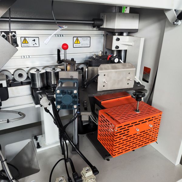 Chanteuse de bordure de précision pour petites séries, compacte, personnalisée, production de meubles en bois