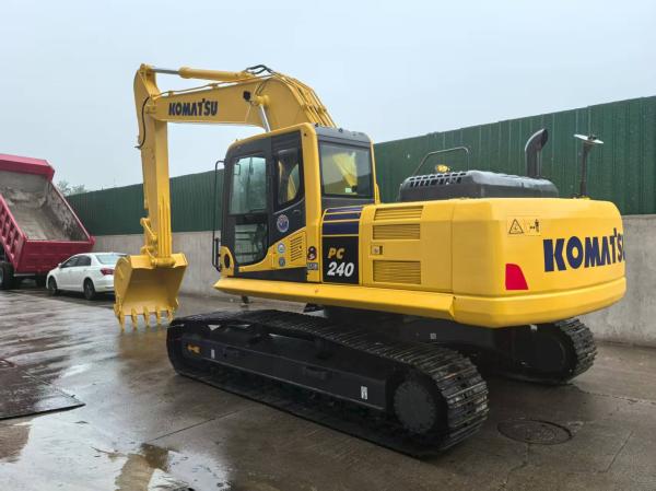 Used Komatsu PC240-8MO Crawler Excavator 26.1t from China