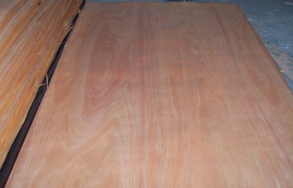 Rotary Cut Yellow Okoume Face Veneer , 0.20 mm - 0.60 mm Thickness