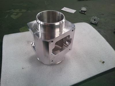 Partes de máquinas de procesamiento de metales personalizadas para el mecanizado CNC de alta precisión con transporte y entrega convenientes
