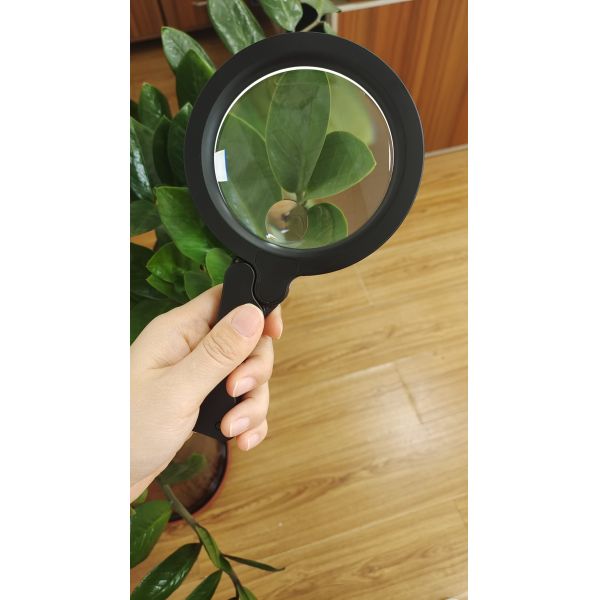 Multi-functional Handheld Three-fold LED Acrylic Lens 17 White LED Scale for Reading