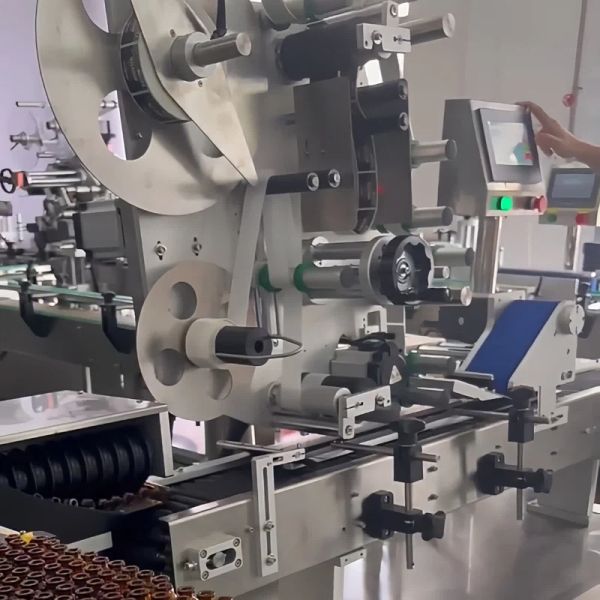 High Efficiency Horizontal Labeling Machine 50Hz Round Bottle Labeling Machine