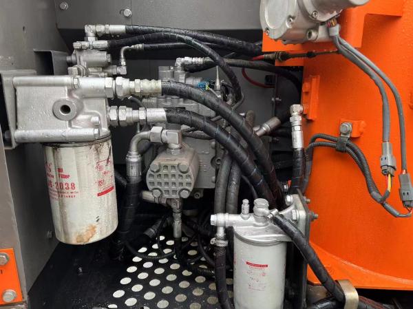 Excavateur Hitachi 130 d'occasion Économique en carburant Fiable Construction lourde d'occasion