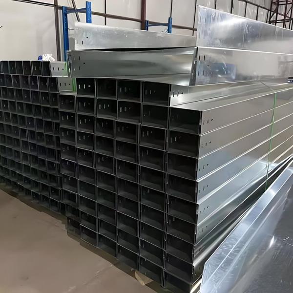 Tipo de ranura de cable no inflamable bandeja de metal alta resistencia a la corrosión en entornos industriales