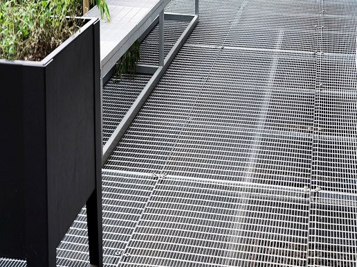Heavy-Duty Slip-Resistant Galvanized Steel Grating for Walkways and Platforms