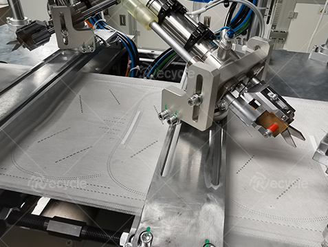 2022 Year 220v Max Speed 120pcs/min N95 Mask Making Machine for Respirator Production
