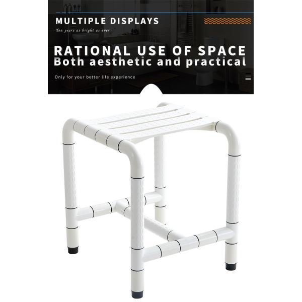 La ducha pulida del cuarto de baño asienta la silla para la desventaja discapacitada mayor de los mayores