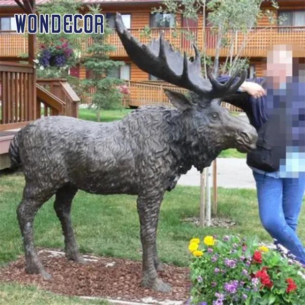 Брошенные металла бронзовой скульптуры лосей ремесленничества изготовленного на заказ животные