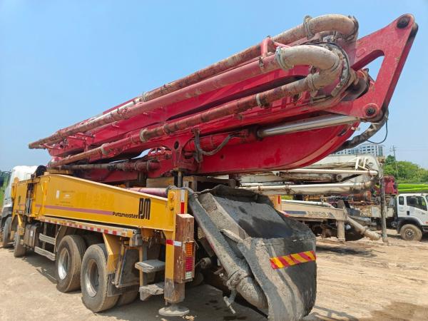 14150*2500*3950 Hauteur d'alimentation 1400mm Pompes à béton d'occasion Putzmeister 42m 46m 49m 56m