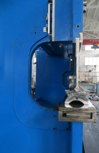 Ferramentas de travagem de prensagem para postes de estradas octogonais