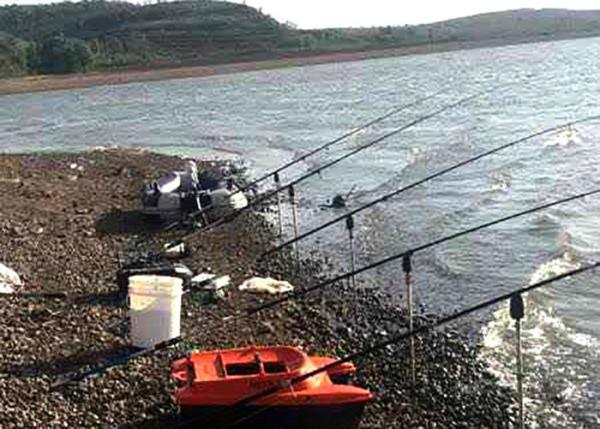 Orange Sea fishing bait boat DEVC-302 remote frequency 2.4G RoHS Certification