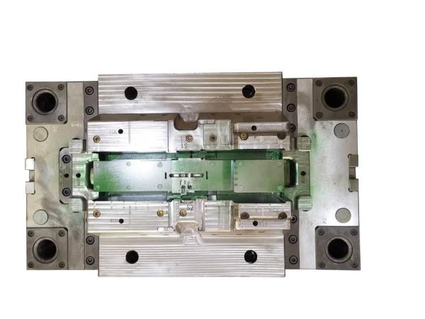 DME 73H8 Medical Plastic Injection Molding For Hospital Ventilator